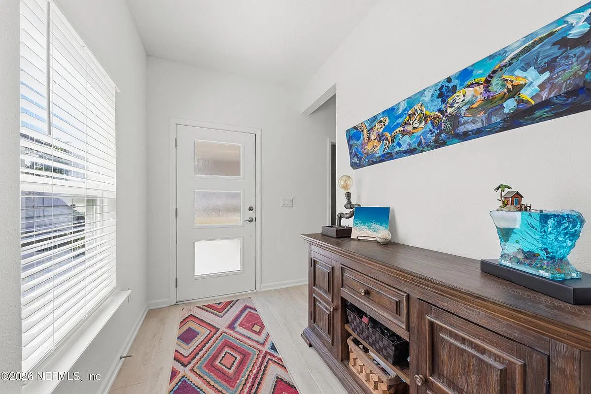 3 bed, 2.0 bath, 1864 sqft, $2,695 — Photo 3