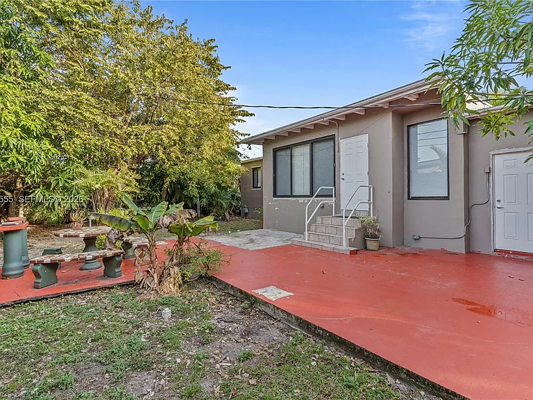 8311 SW 34th Ter — Photo 17