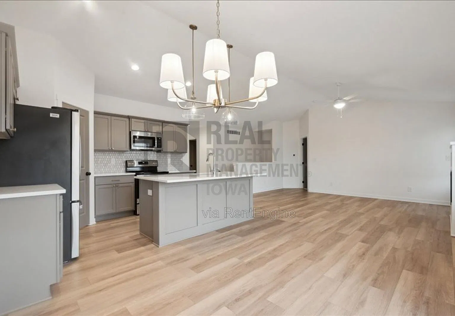 3 bed, 2.0 bath, 1449 sqft, $2,095 — Photo 4