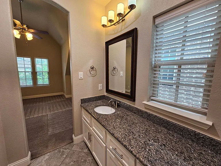 988 Shadyside Ln — Photo 40