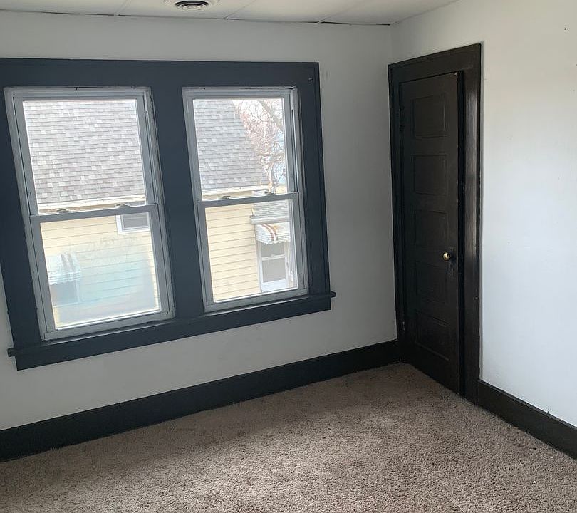 1st image of 302 Clay St