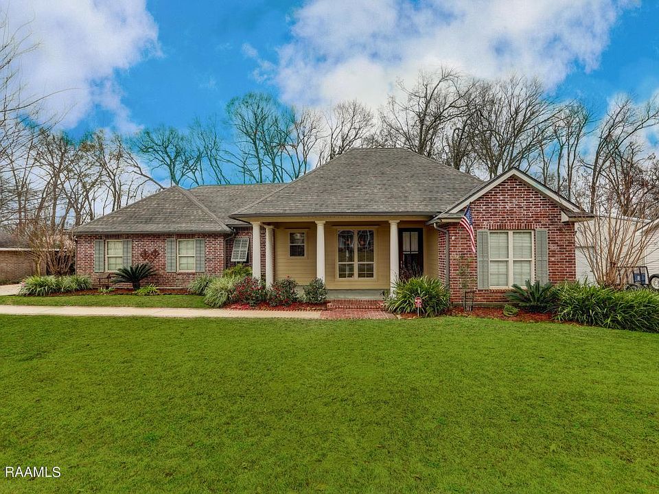 1st image of 105 Red Barn Dr