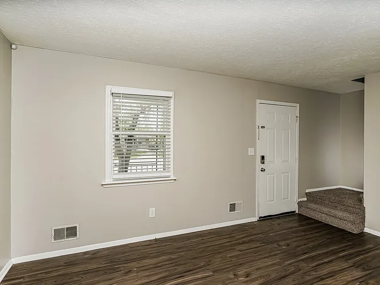 2402 Parliament Ct — Photo 7
