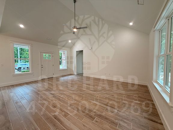 3rd image of 40 Kent Dr