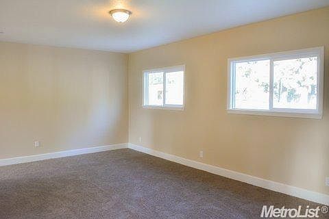 4th image of 1545 Sherwood Ave