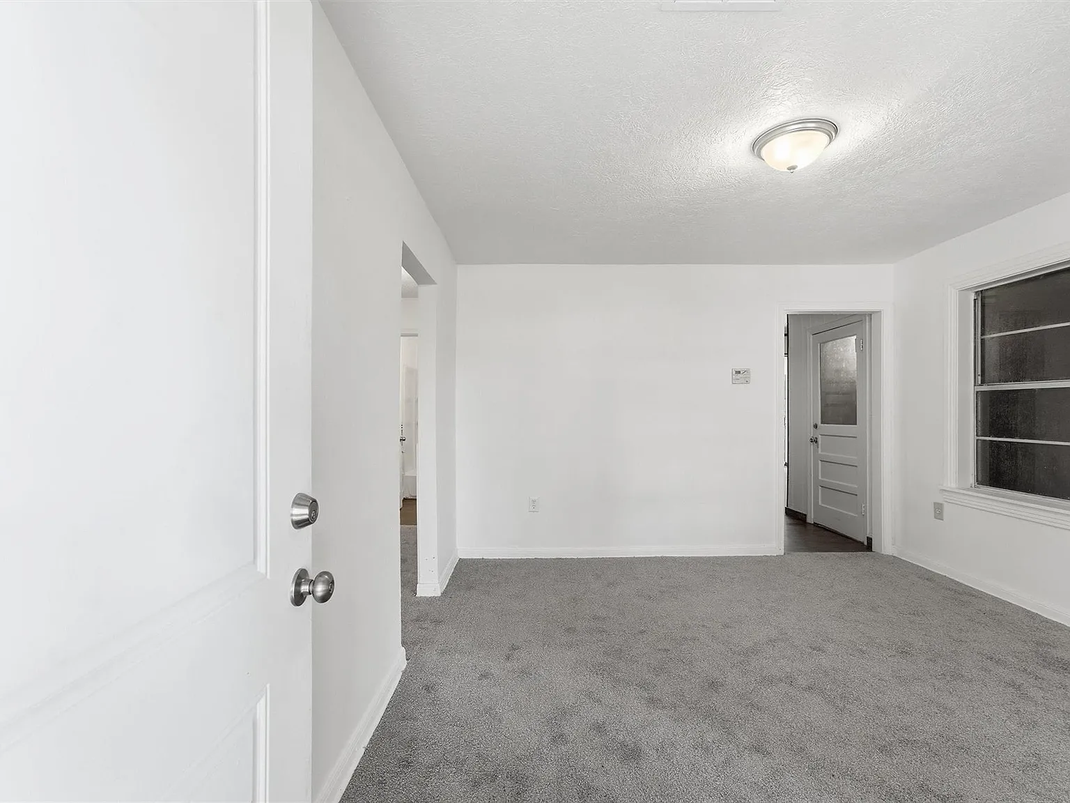 3 bed, 1.5 bath, 1226 sqft, $1,550 — Photo 4