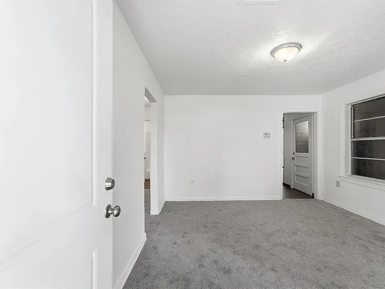5326 Wenda St — Photo 4