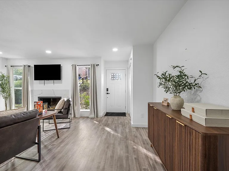 6413 Chimney Creek Cir — Photo 14