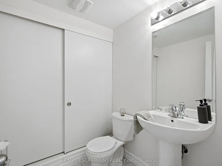 383 Dundas St E #49 — Photo 15