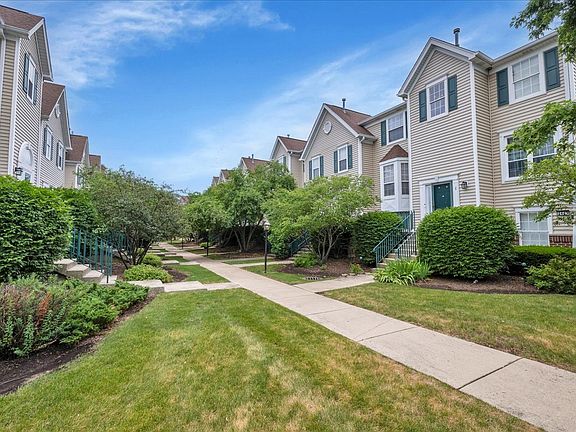 4th image of 2447 Courtyard Cir Unit 5