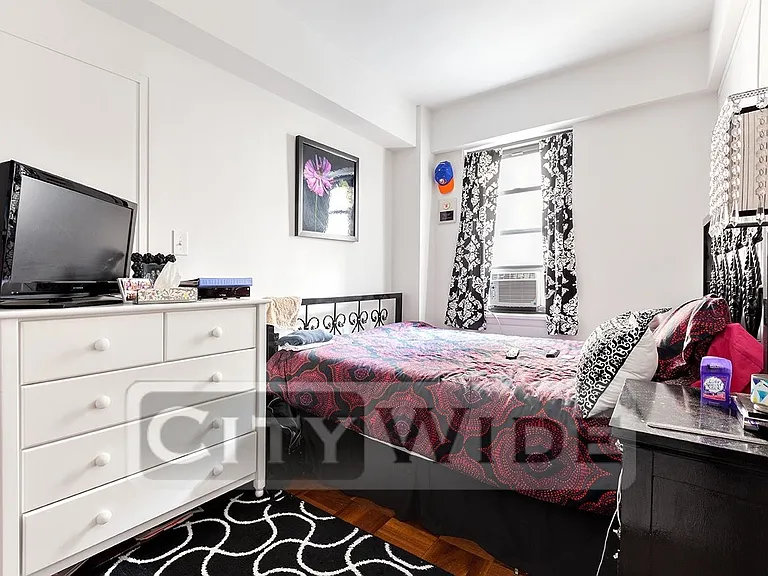 157 E 57th St #14G — Photo 4