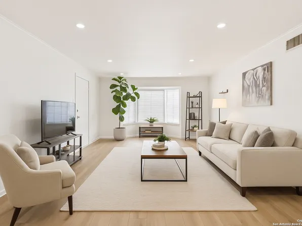 102 Ruelle Ln #220-B, San Antonio, TX 78209