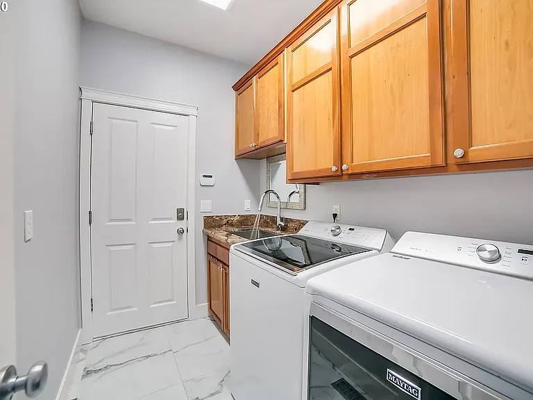 3306 SW Miller Pl — Photo 18