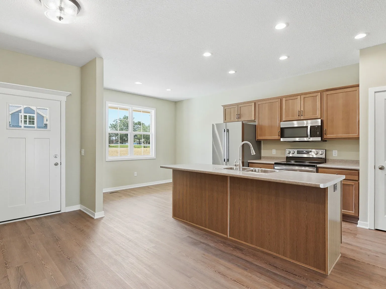 2 bed, 1558 sqft, $1,895 — Photo 4