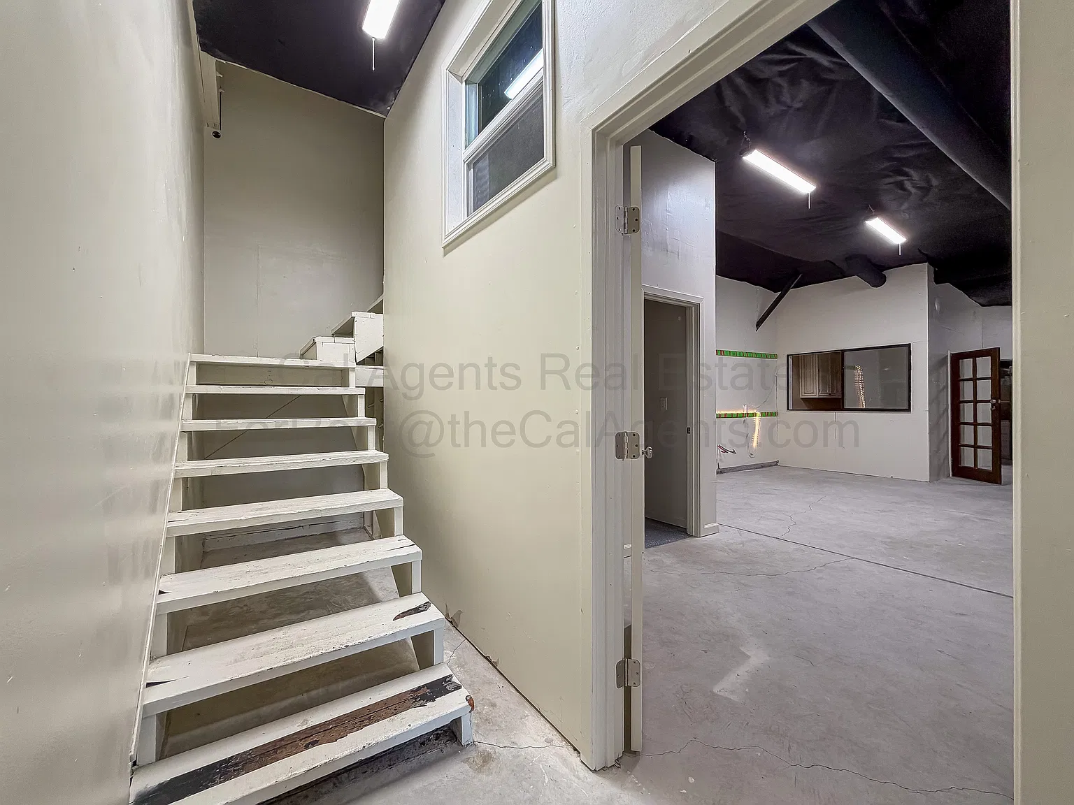 2 bed, 1.5 bath, 2975 sqft, $4,300 — Photo 2