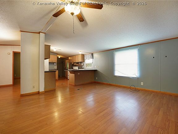 4th image of 90 Chambers Dr