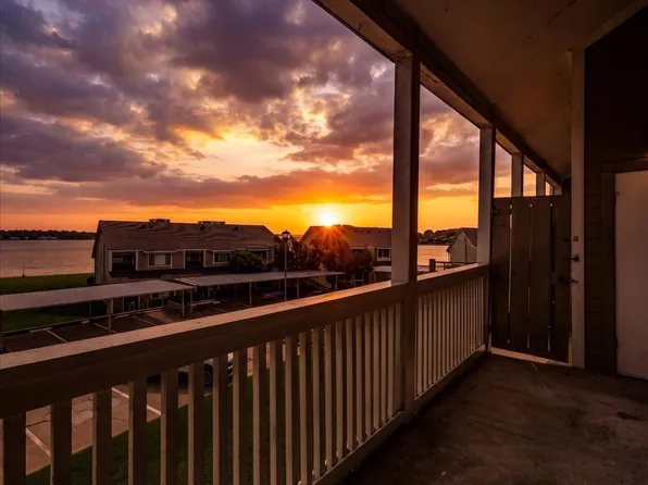 154 April Point Dr S, Montgomery, TX 77356