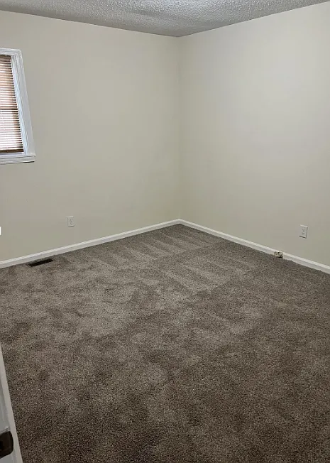 3 bed, 1011 sqft, $1,640 — Photo 3