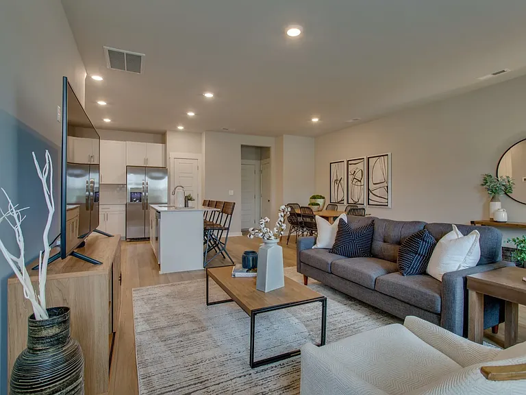 2710 Fordham St — Photo 13