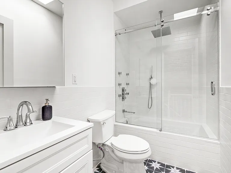 230 Monroe St #2 — Photo 5