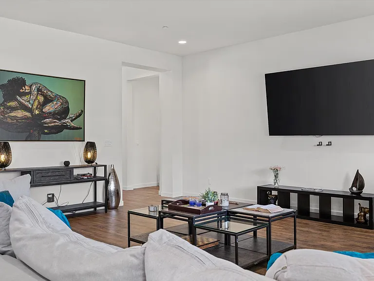 815 Gilsum Ct — Photo 7
