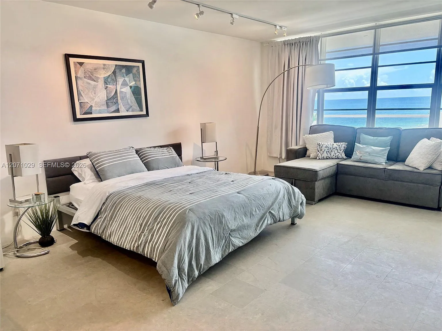 The Decoplage Condo — Photo 1