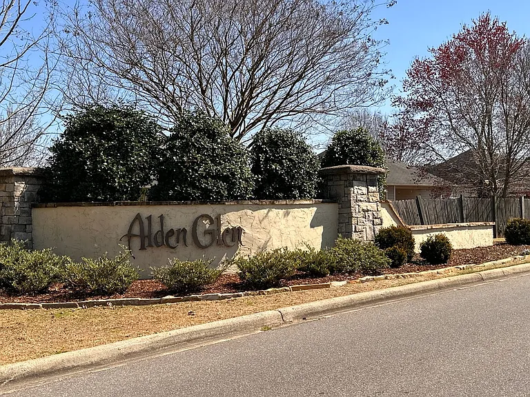 1031 Alden Glen Dr — Photo 2
