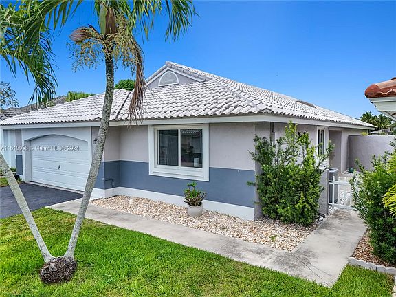 3rd image of 15007 Brighton Ln