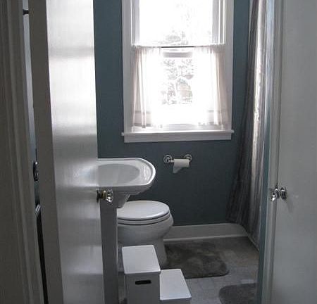 1st Floor Bathroom