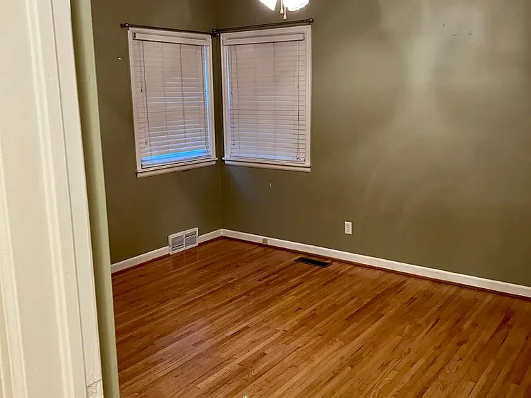 1041 E Linwood Ter — Photo 9