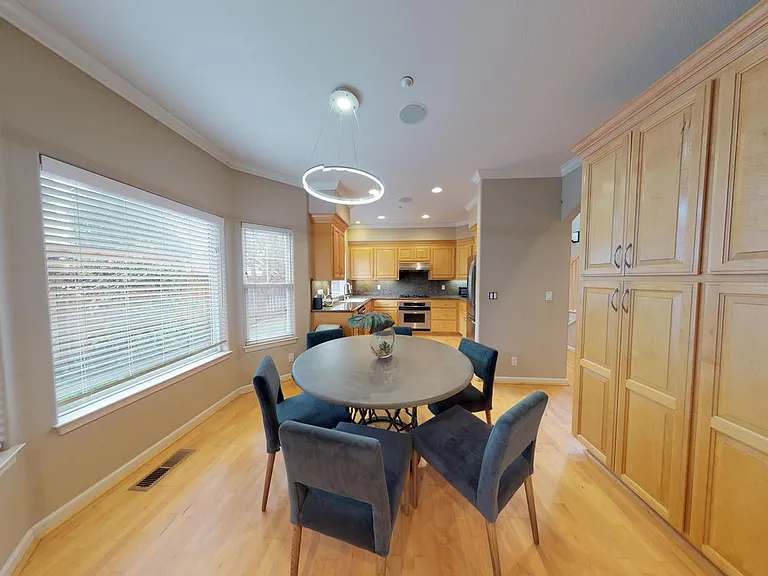373 Florence St — Photo 9