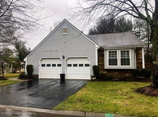 25 Canterbury Dr, Monroe Township, NJ 08831