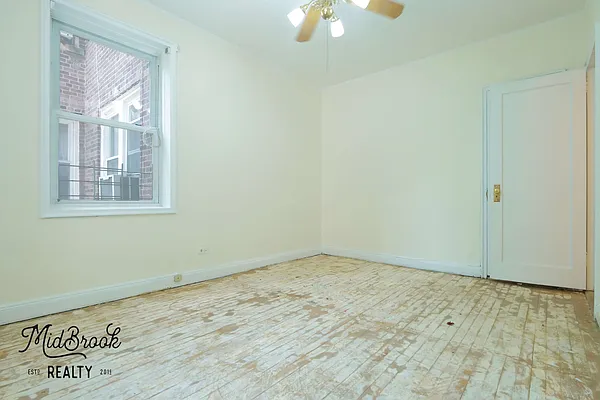 Sold by Midbrook Realty, LLC | media 28