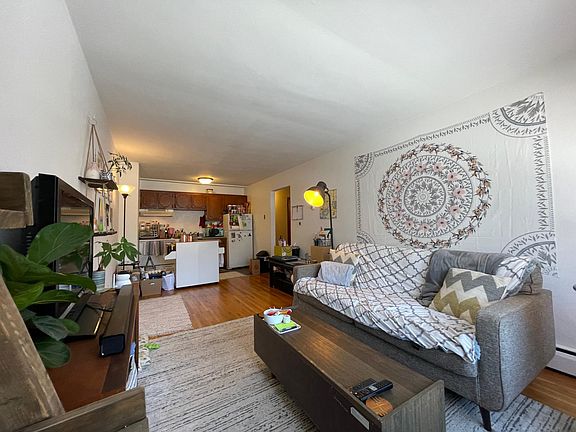 4th image of 2208 Lexington Ave N #12A