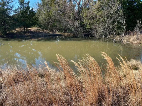 37 Club Lake Rd, Whitesboro, TX 76273