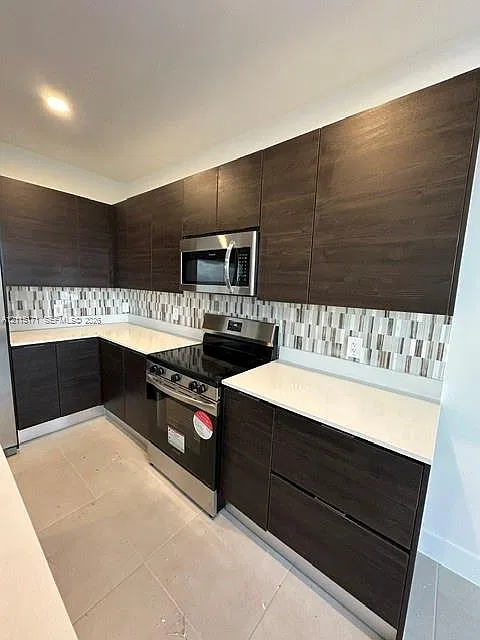 4 bed, 2.5 bath, 1666 sqft, $2,850 — Photo 2