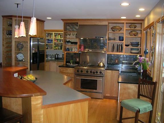CUSTOM KITCHEN