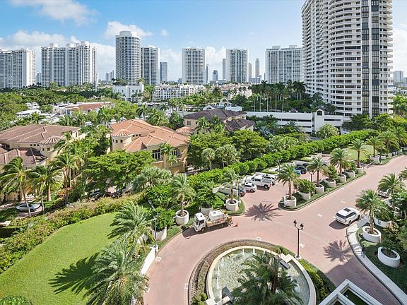 3rd image of 1000 E Island Boulevard #1008