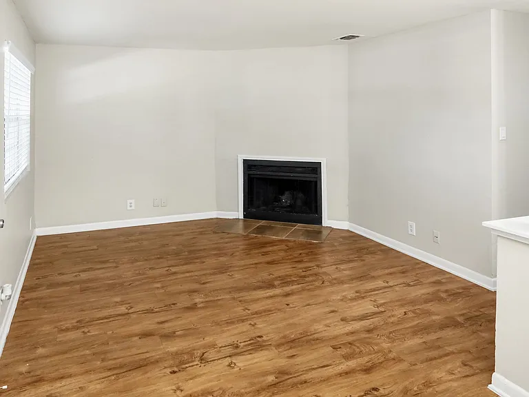 Laurel Heights Apartments — Photo 12