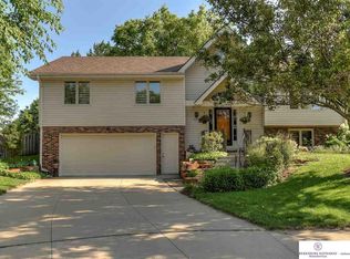 13315 Sherwood Cir, Omaha, NE 68164