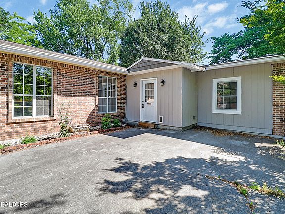 3rd image of 26 Lindale Ln