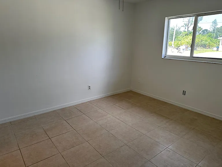 2437 Richard Ave S — Photo 6