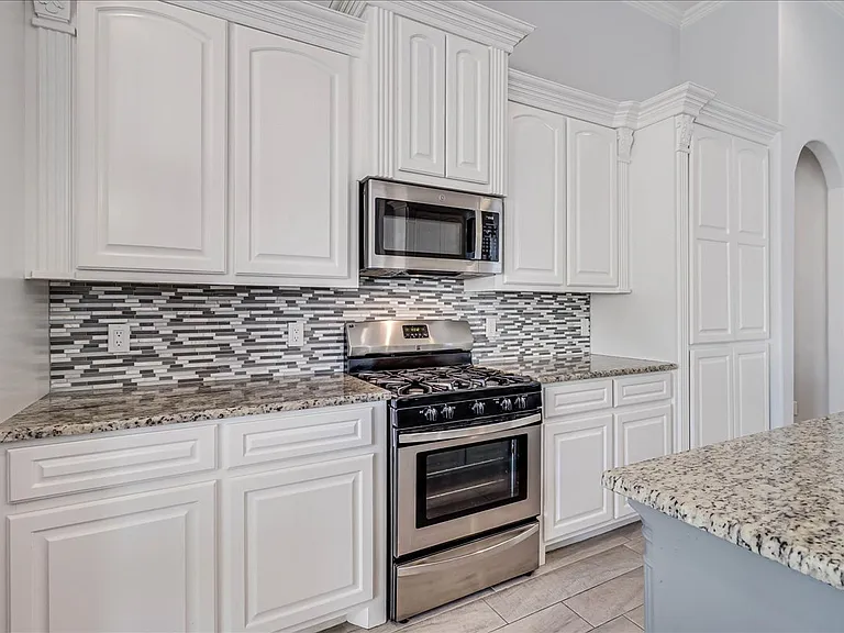 15501 Escapade St — Photo 34