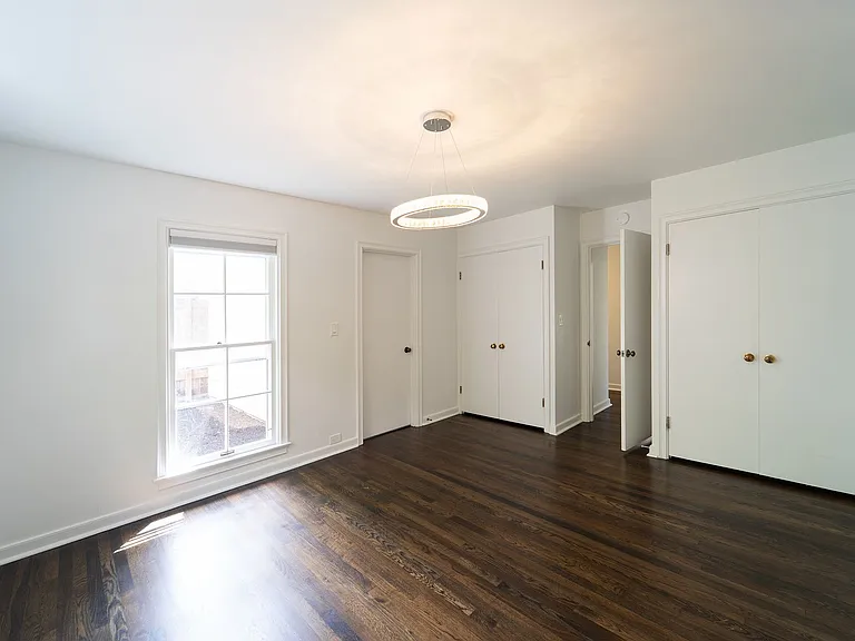 Brentwood House — Photo 42