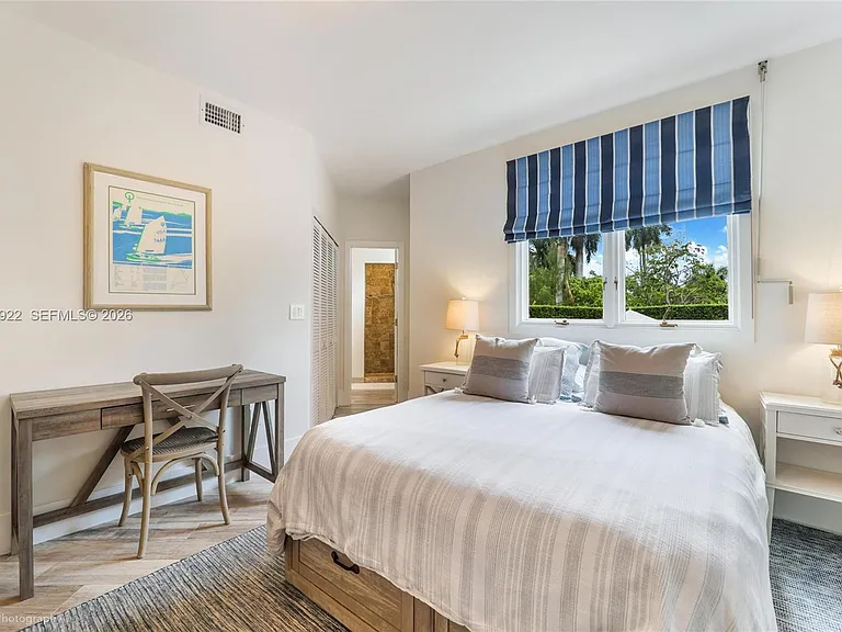 2449 S Bayshore Dr — Photo 18