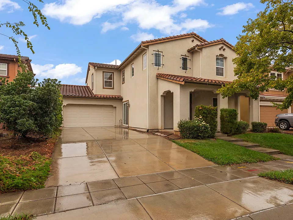 537 W Esplanade Dr