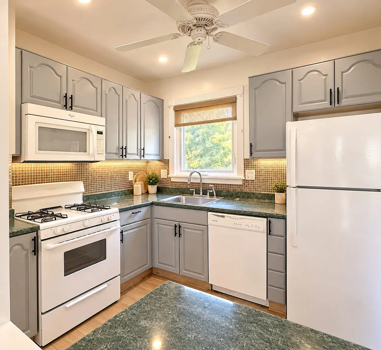 4 bed, $3,350 — Photo 3