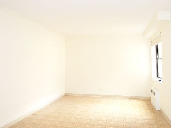 4th image of 4489 Broadway APT 2E