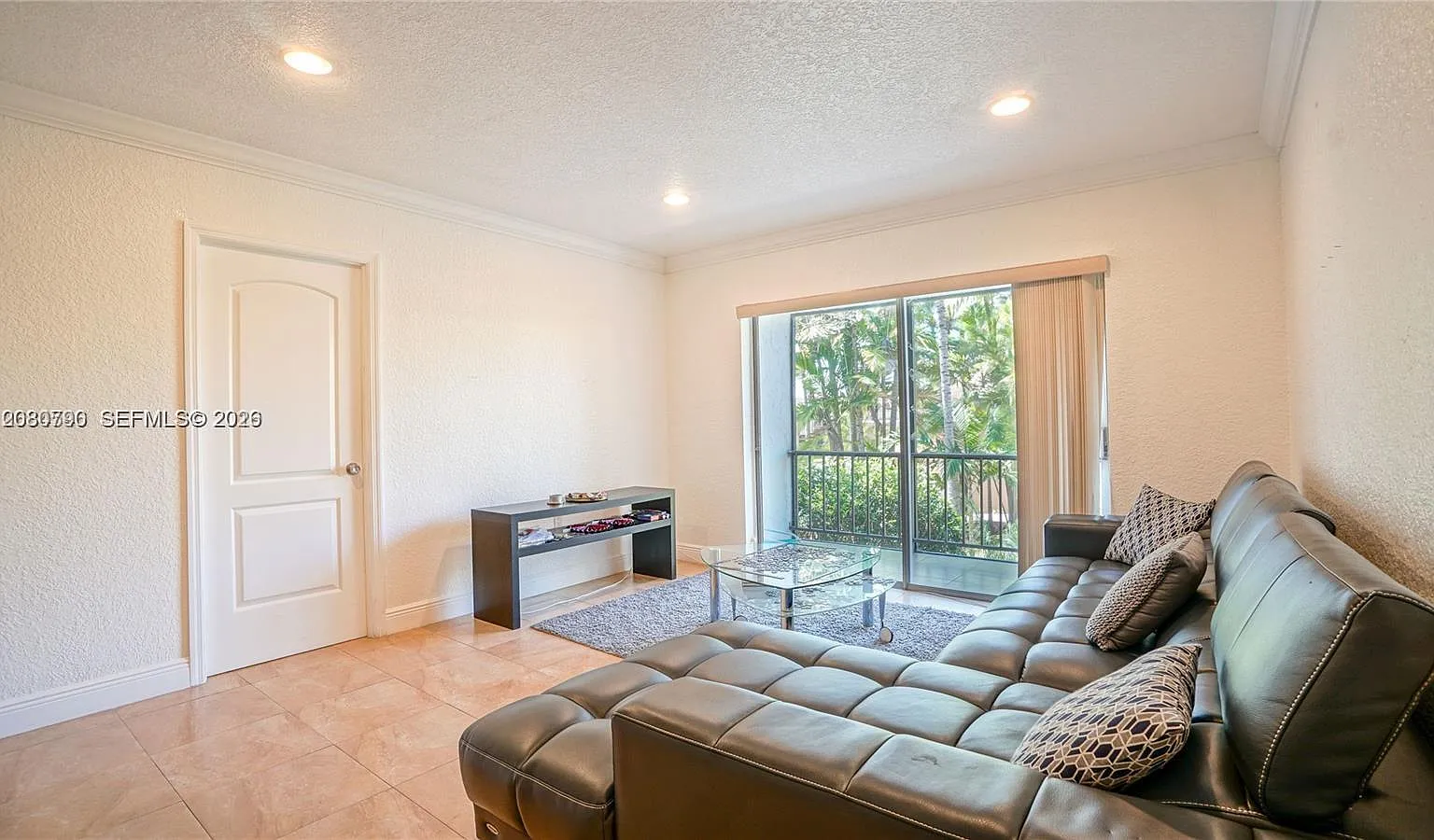 Venetian Palms Condo — Photo 1