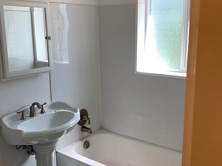 1340 Poplar St — Photo 7
